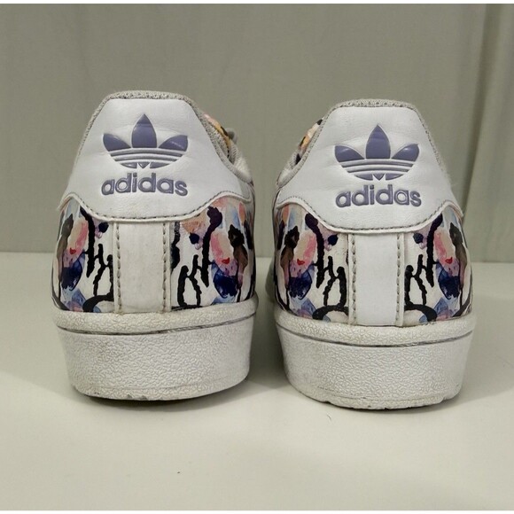 Athletic_Shoes